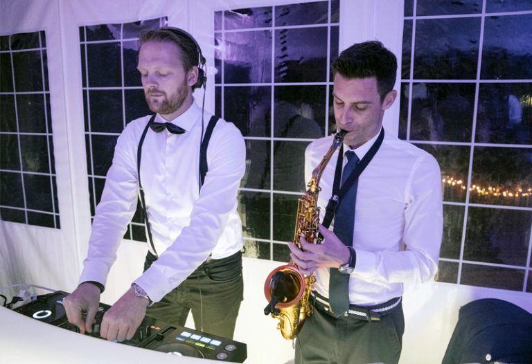 Bruiloft DJ met live saxofonist